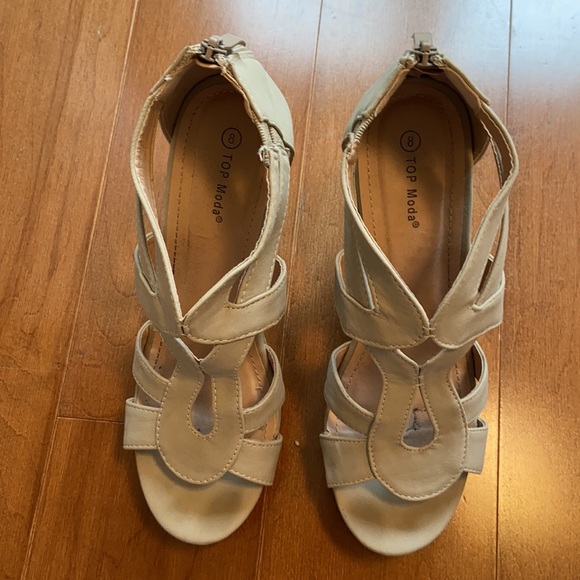 Tan wedge shoe - Picture 3 of 7